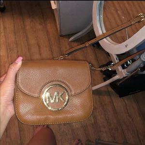 Micheal kors crossbody purse